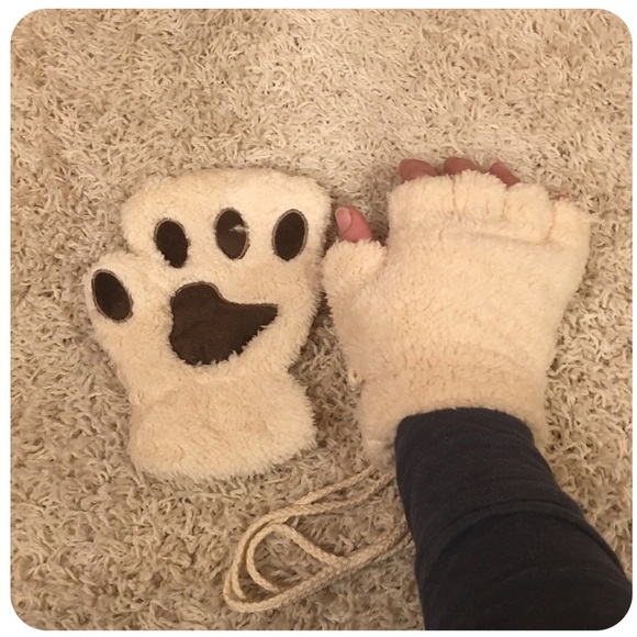 Bear Paw Fingerless Gloves - Picture 5 of 7